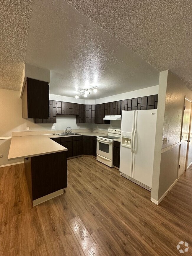 Building Photo - Ready first of June / 3 bedroom 2 bathroom...