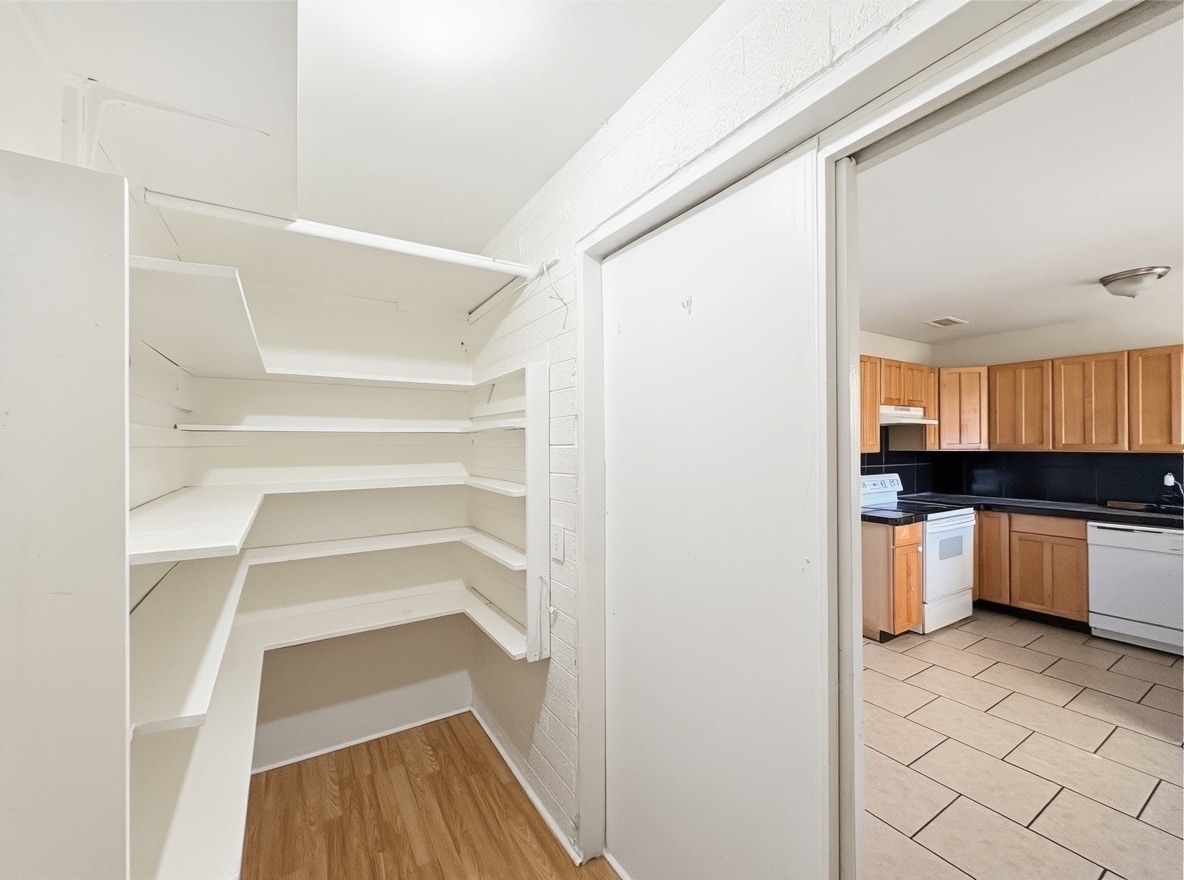 Building Photo - 2715 E Glenrosa Ave