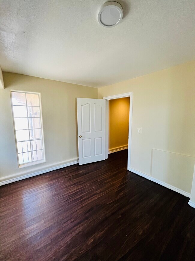 Building Photo - 4160 Barrett Rd