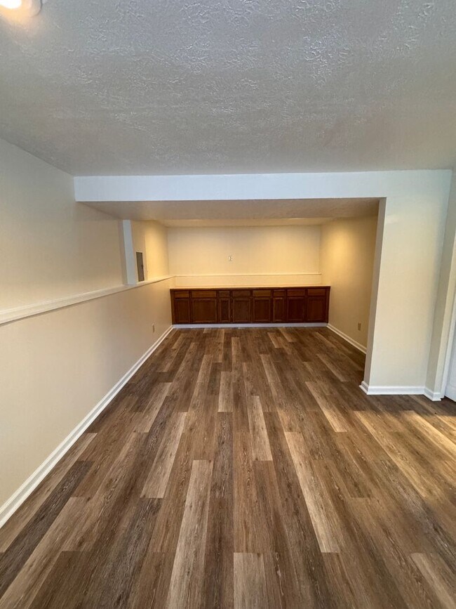 Building Photo - 300 Pegotty Ct NE