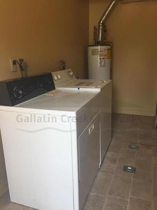 Building Photo - 2BD/1BA Rustic Home Near Campus