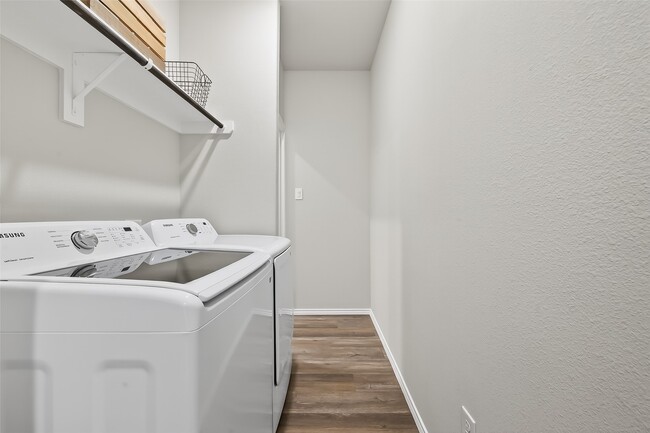 Building Photo - 1452 Glen Oaks Dr