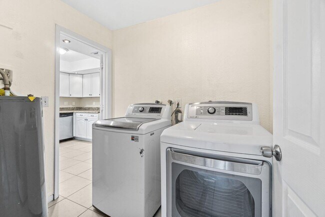 Building Photo - 3639 Harlowe Ave