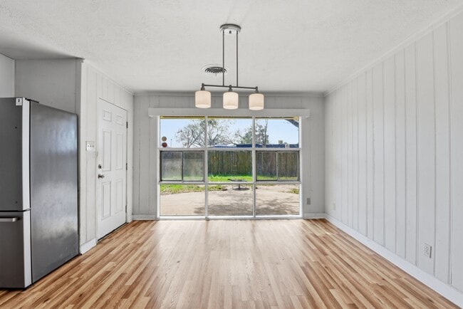 Building Photo - 4929 Libbey Dr