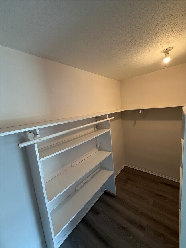 Building Photo - 6618 McCullum Rd