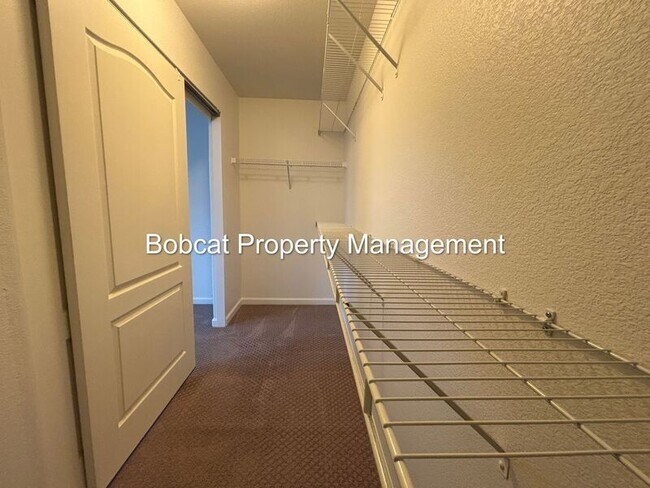 Building Photo - 100 Deschutes Dr