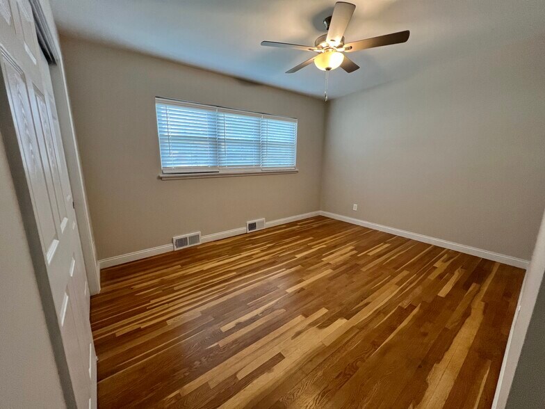 Building Photo - 417 Wenneker Dr