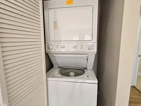 Building Photo - 7458 N Greenview Ave