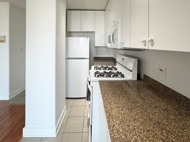 Building Photo - 4335 W Irving Park Rd