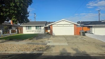 Building Photo - 3443 Kettmann Rd