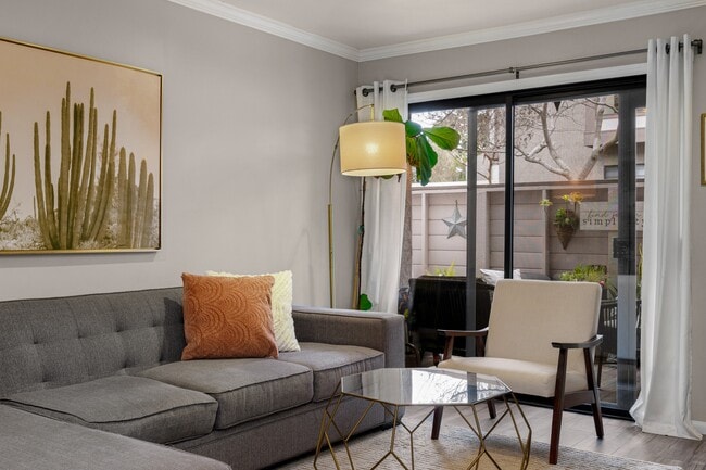 Building Photo - 9189 Village Glen Dr