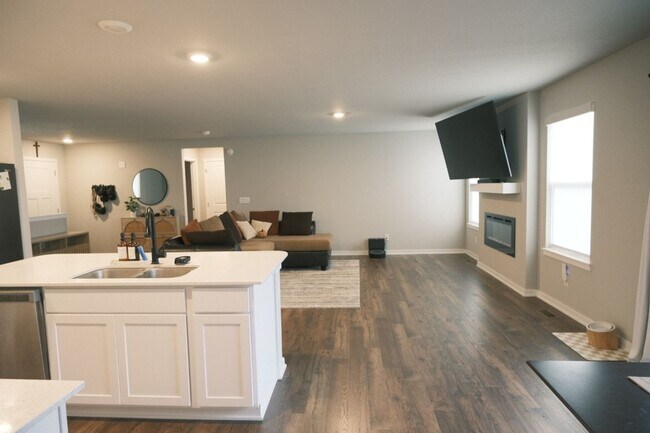 Building Photo - Springfield Ranch For Rent!