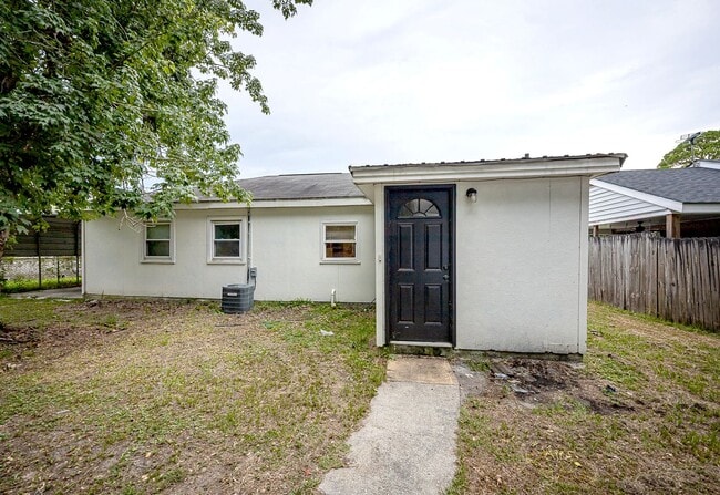Building Photo - Cute Rental Home