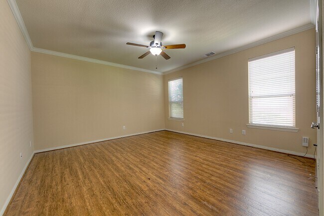 Building Photo - 10 Quillwood Pl