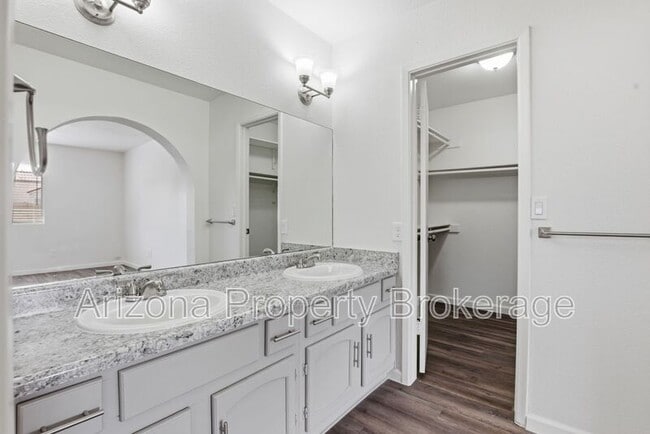 Building Photo - 3433 E Enid Ave