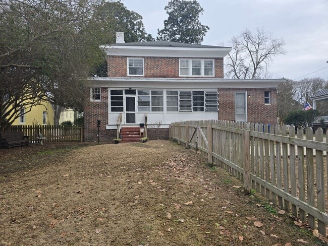 Building Photo - Beautiful Brick 2-Story in Edenton's Historic District