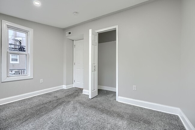 Building Photo - 4012 Fernhill Ave