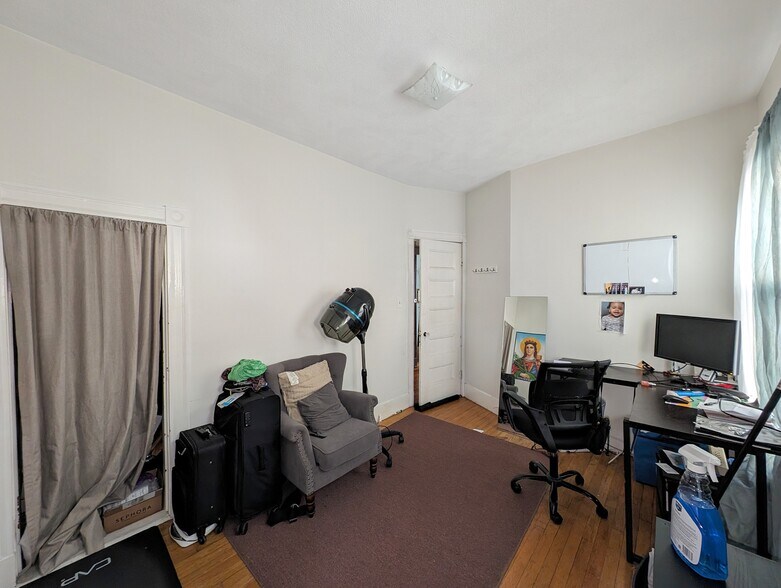 Building Photo - 35 Pearson Rd