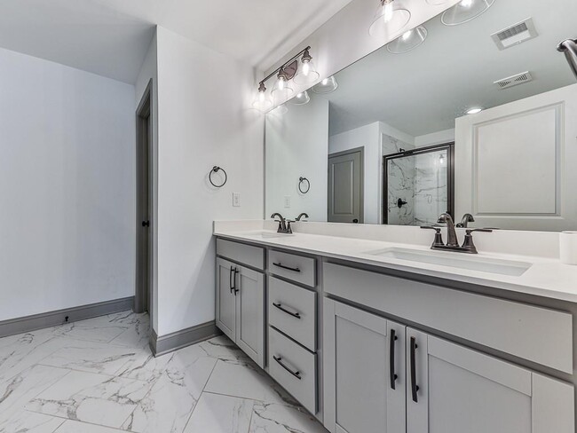 Building Photo - 419 Stovall Pl