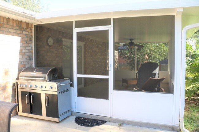 Building Photo - 6461 Arbor Ln