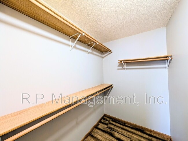 Building Photo - 9200 Parkside Dr