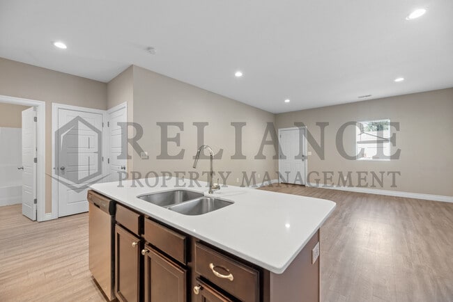 Building Photo - 5507 S Victoria St