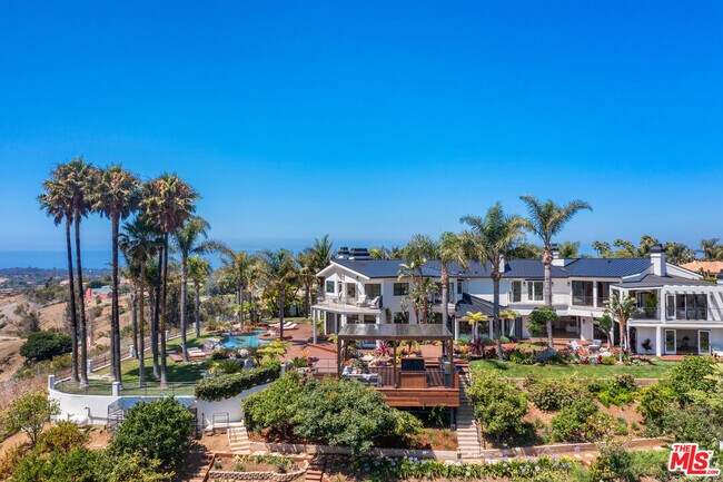 Building Photo - 5868 Zumirez Dr