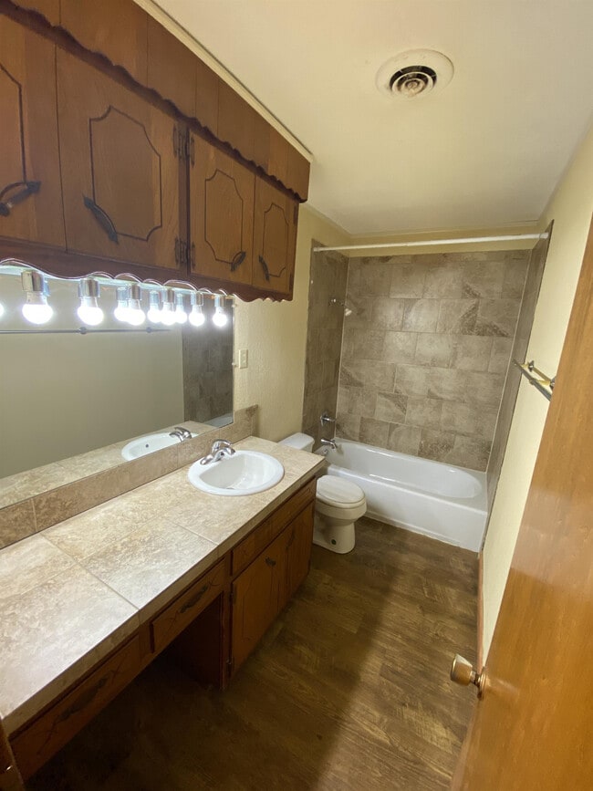 Building Photo - 1408 H St