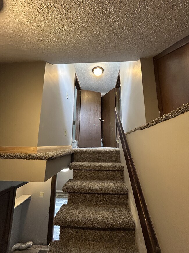 Building Photo - 1030 W 17th St