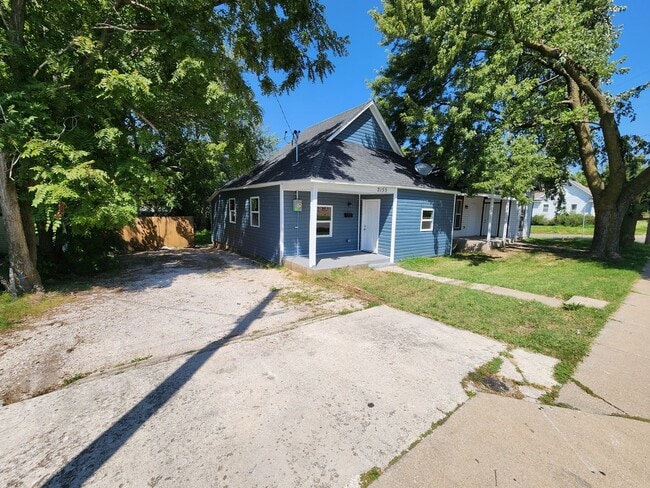 Building Photo - Spacious 3-Bedroom, 1-Bathroom Home AVAILABLE NOW!!