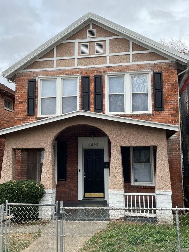 Building Photo - 4 Bedroom Home with Large Yard