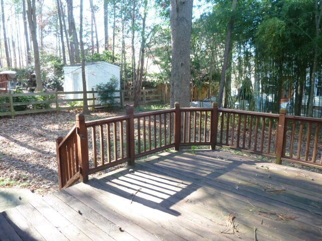 Building Photo - Inviting 3br house in Morrisville with woo...