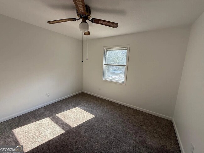 Building Photo - 849 Pineshadow Ln