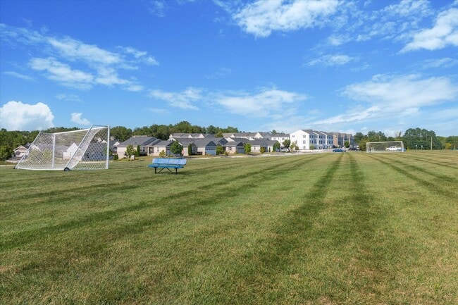 Building Photo - Beautifully Upgraded 4B/3.5B Home with Dec...
