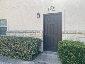 Building Photo - 1000 Diamond Dr