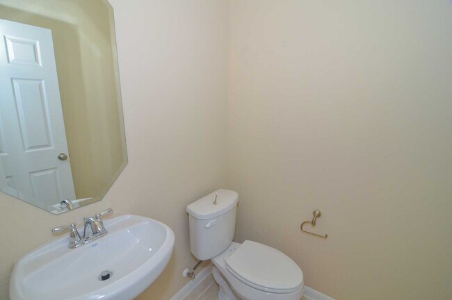 Building Photo - 15706 Whispering Green Dr