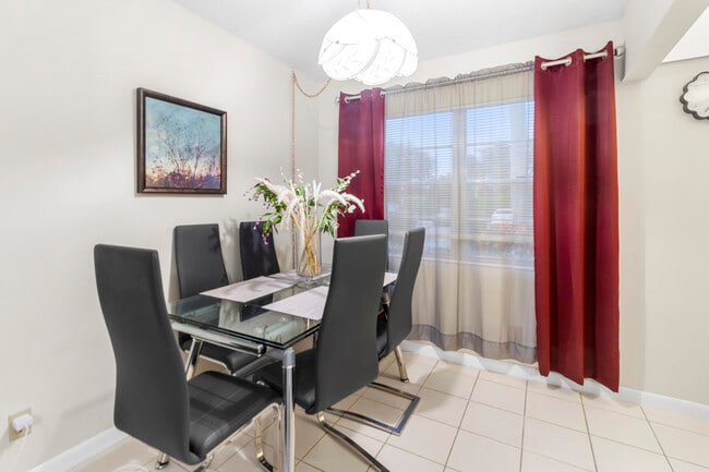 Building Photo - 505 Mansfield M