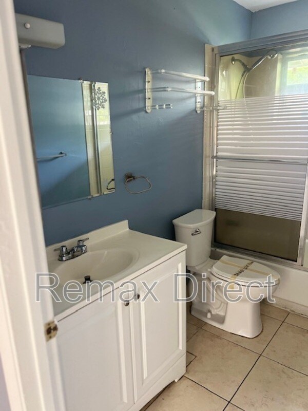 Building Photo - 2675 lakehaven road w