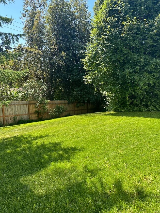 Building Photo - Ranch Living! Large 2 Bedroom/2 Bath