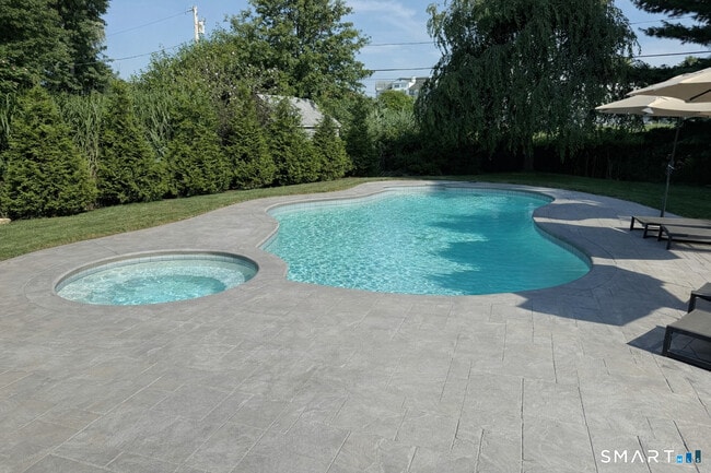 Building Photo - 58 Davenport Dr