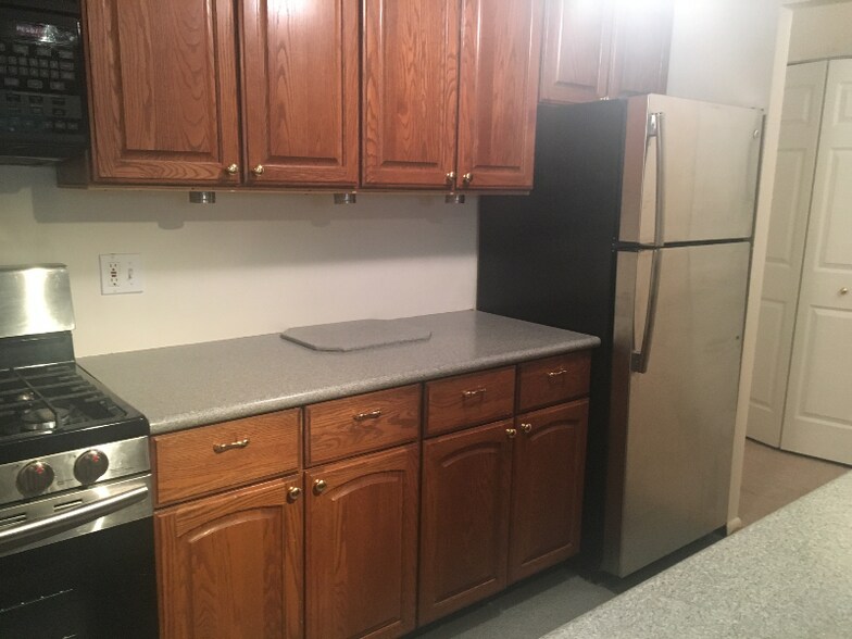 Building Photo - 310 Drummers Ln