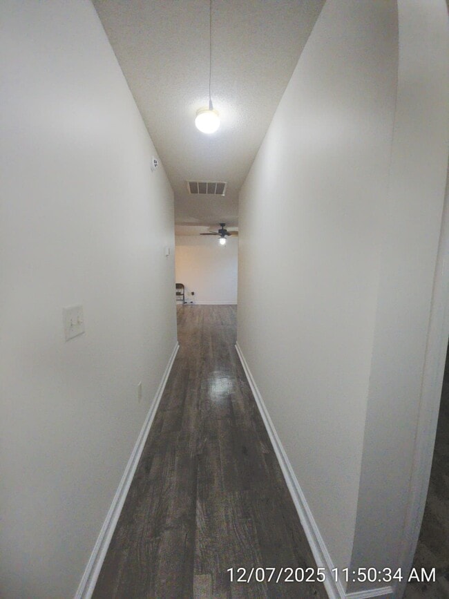 Building Photo - 323 Aubrey Ave