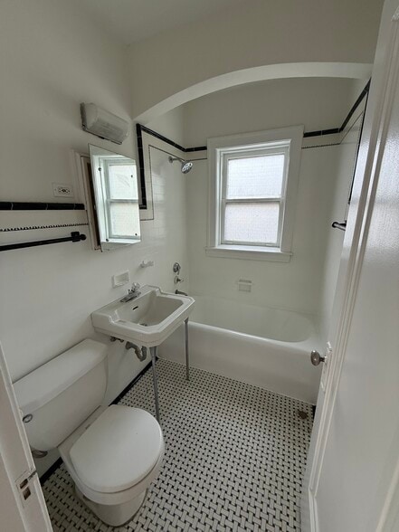 Building Photo - 8538 Saint Louis Ave