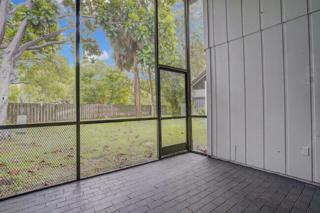 Building Photo - 100 Sparrow Dr