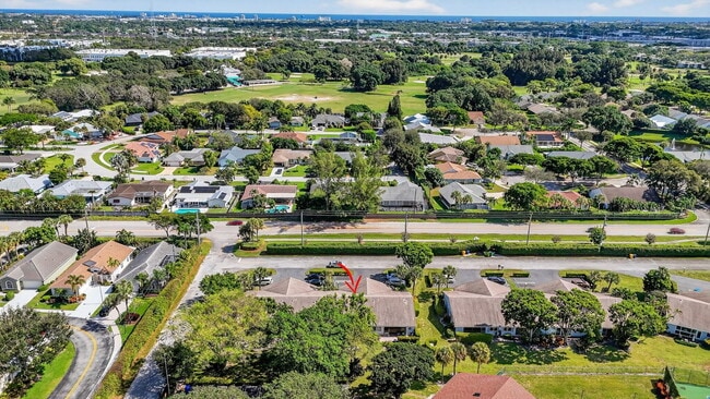 Building Photo - 708 Lago Rd