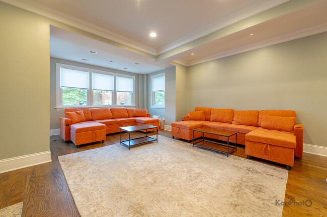 Building Photo - 3639 N Troy St