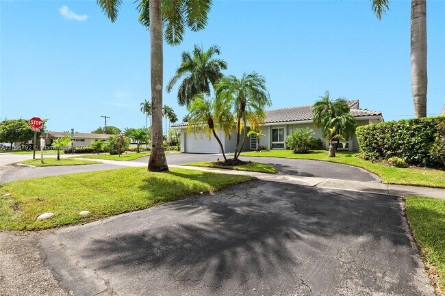 Building Photo - 21100 Highland Lakes Blvd