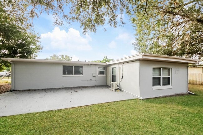 Building Photo - 214 Poinciana Cir
