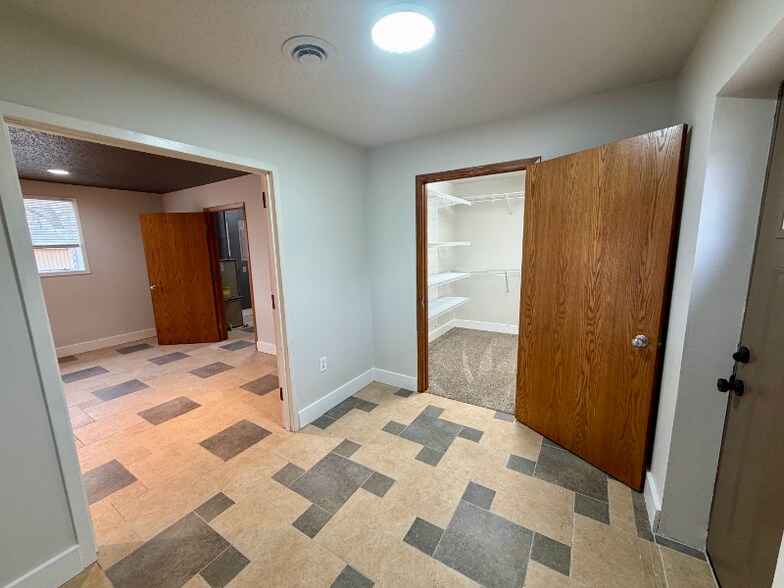 Building Photo - 401 3rd St