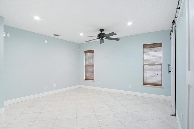 Building Photo - 1232 SW Knollwood Dr